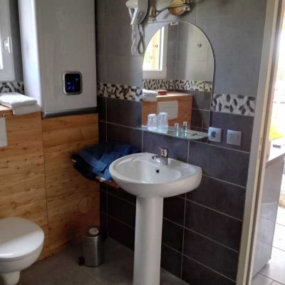 Salle de bain de La Maison des bois, gîtes à Millau en Aveyron