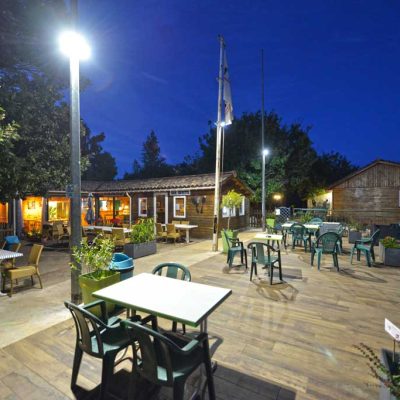 Terrasse du Domaine des Bouscaillous à Millau en Aveyron