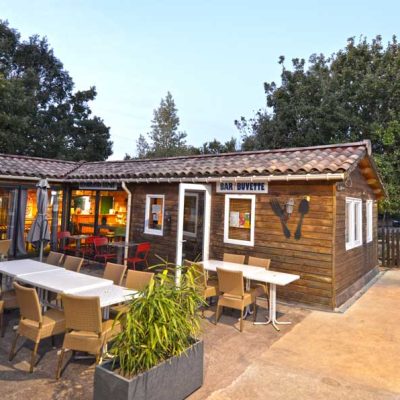 Terrasse du Domaine des Bouscaillous à Millau en Aveyron