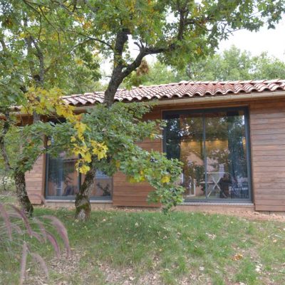 Le kiosque du Domaine des Bouscaillous à Millau en Aveyron.